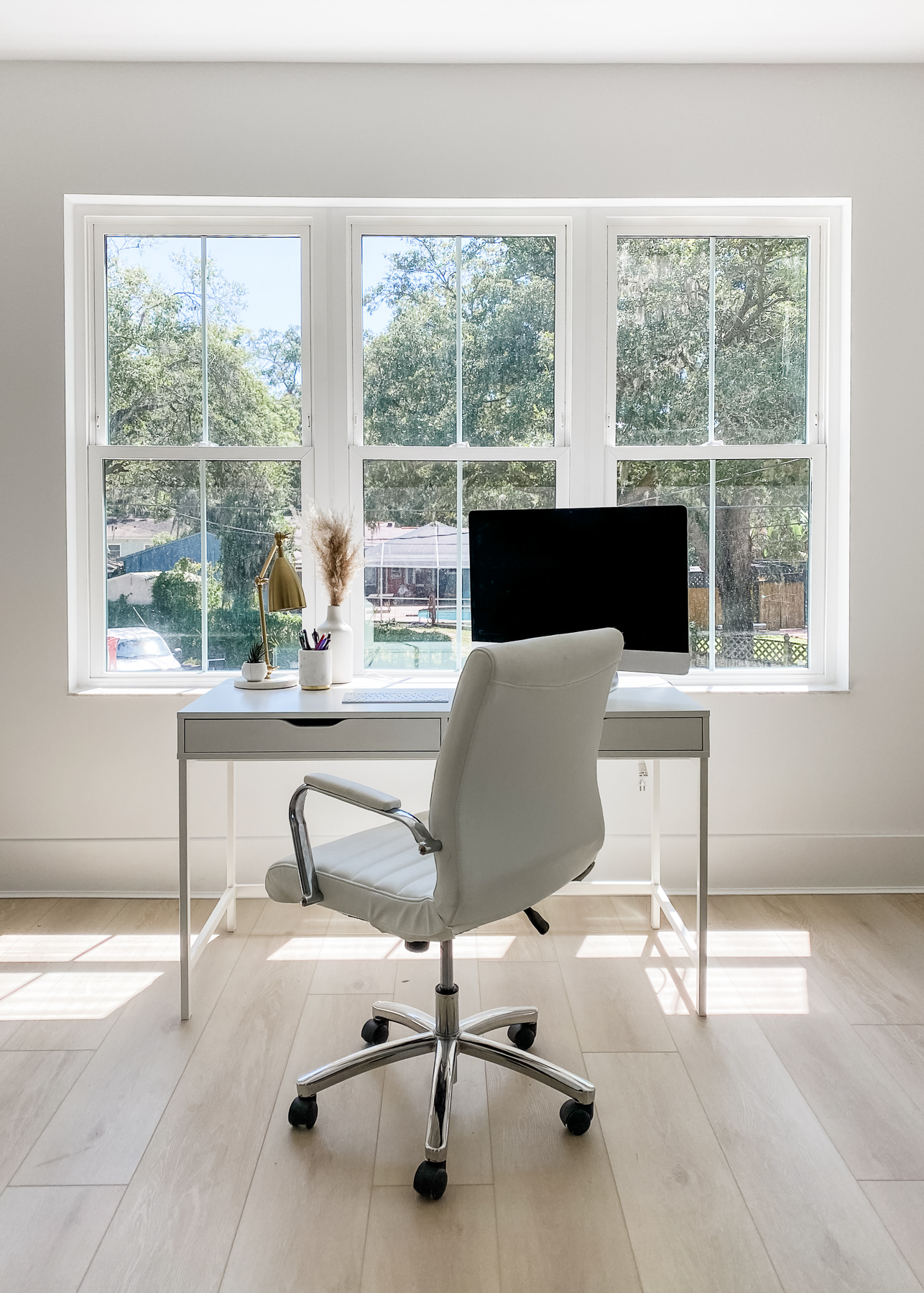 travel agent desk with computer in window